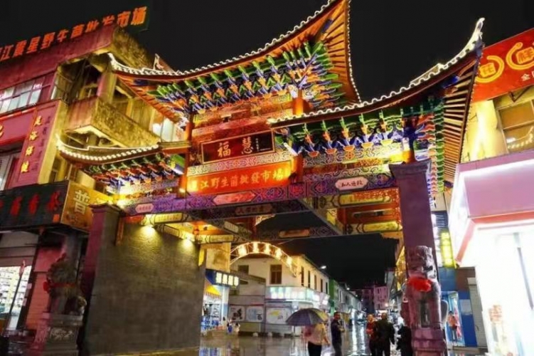 展现创文新成果 农贸市场换新颜 (1).JPG