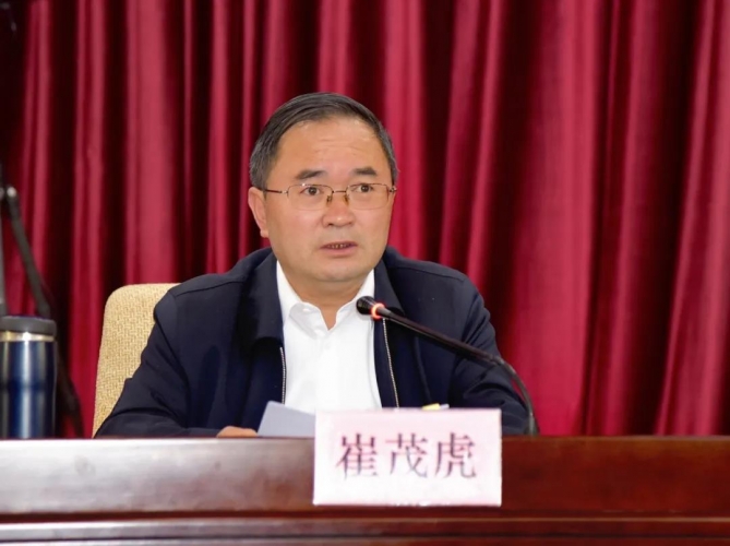 丽江市疫情防控工作领导小组：坚决打好今冬明春疫情防控阻击战.jpg