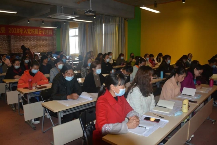 丽江市妇联“美丽乡村·女子学堂”婴幼儿照料专项能力培训班开班3.jpg