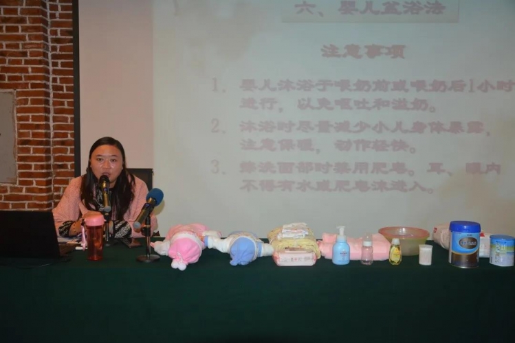 丽江市妇联“美丽乡村·女子学堂”婴幼儿照料专项能力培训班开班2.jpg