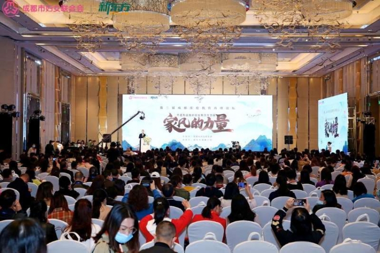 “家长批改作业”叫停难背后：学校和家庭职责混淆，考核机制与教育观念偏差.jpeg