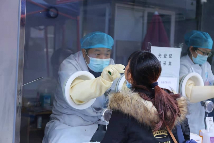 疫情防控不松懈  丽江市人民医院持续加强秋冬季新冠肺炎疫情防控工作3.jpg