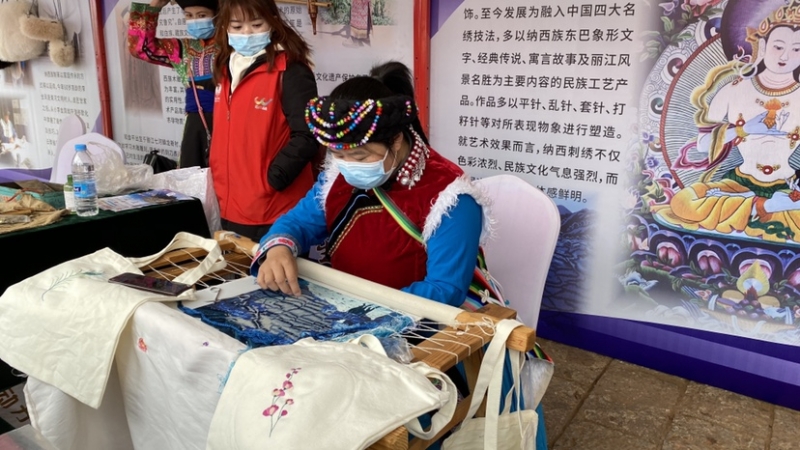 神奇！这场文旅大集让游客跑遍丽江古城打卡文化院落2.JPG
