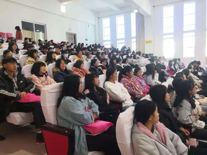 携手防疫抗艾  艾滋病讲座进丽江民族中专5.jpg
