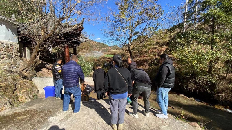 丽江古城酒吧行业爱心捐赠送温暖，助力兰香村经济发展 (3).jpg