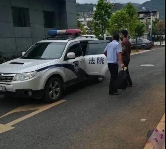 丽江一咖啡店老板拖欠员工工资跑路，怎能任其逍遥法外…… (2).jpg
