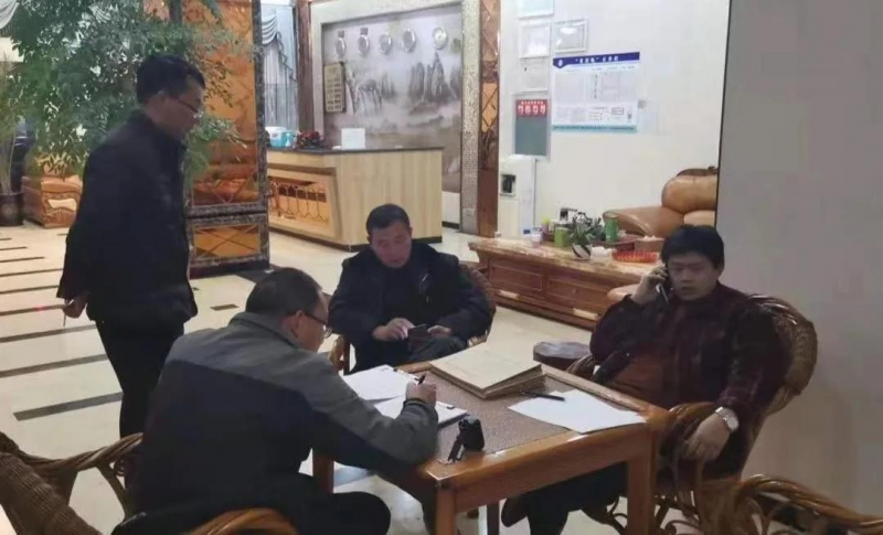 丽江一咖啡店老板拖欠员工工资跑路，怎能任其逍遥法外…… (1).jpg