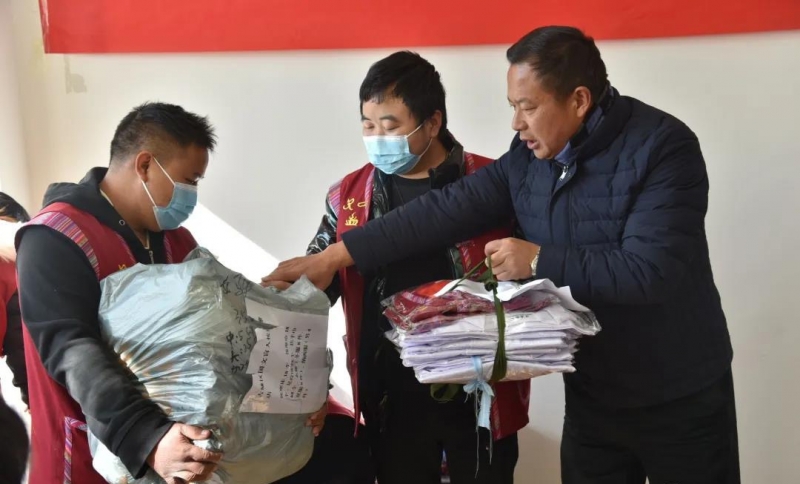古城区残联为16家盲人按摩机构配发一批物资2.jpg