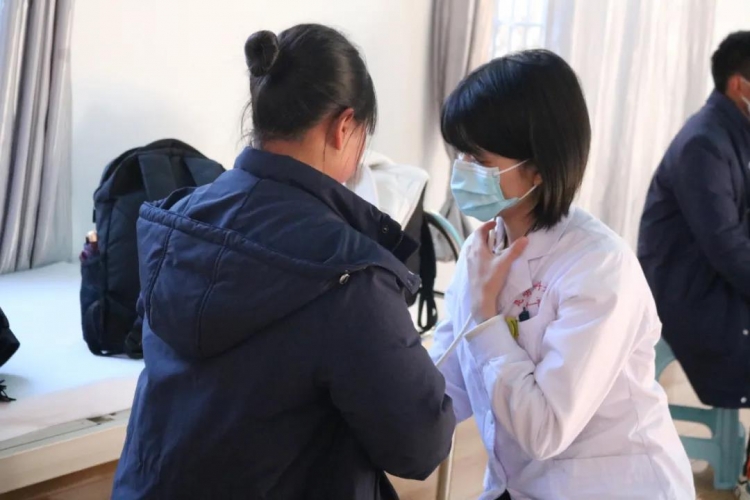 云南青基会“希望心”生命救助计划上海医药项目丽江市专家义诊筛查活动顺利开展 (1).jpg