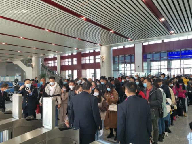 元旦小长假，云南铁路发送旅客突破60万人次，丽江为热门目的地 (1).jpg