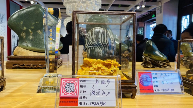 巧夺天工！三江并流石重彩丽江旅游文化 (8).jpg