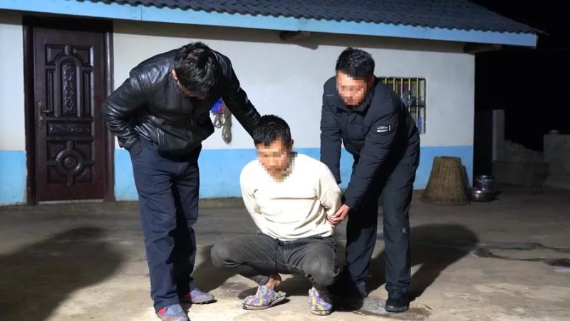 凌晨抓捕，潜逃8年运输毒品嫌犯落入法网.jpg