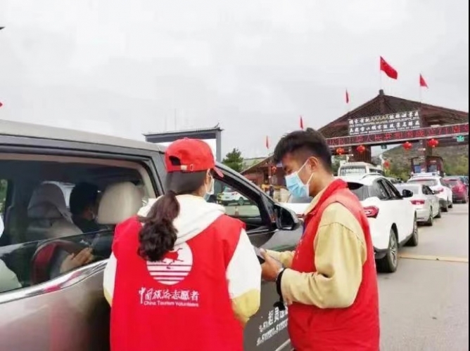 传递温暖，关爱不断！丽江开启春节期间志愿服务关爱行动2.jpg