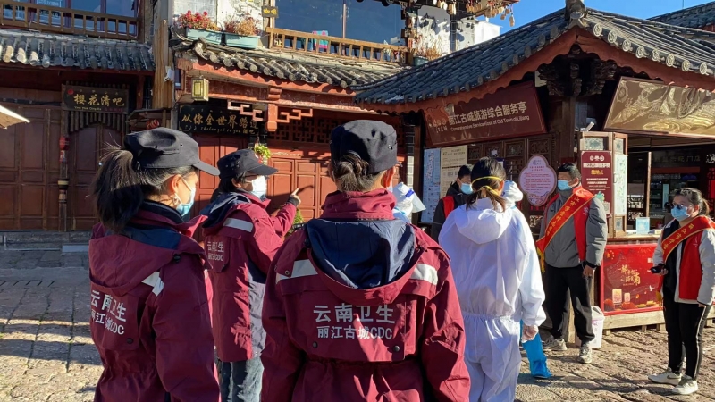 一刻也不放松！十天内丽江古城进行三次疫情防控应急演练 (5).jpg