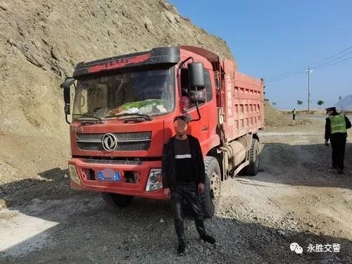 准驾不符再被查 拘留所里二进宫.jpg