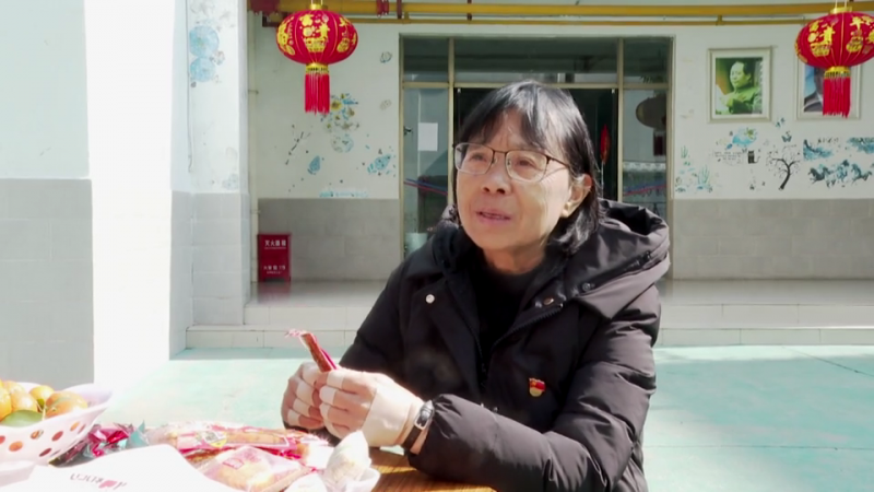 张桂梅和孩子们的年夜规范 (2).png