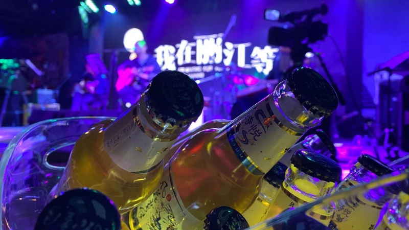 “今年春节不回家”  昨晚丽江古城经营者们欢聚一堂 共话新春 (2).jpg