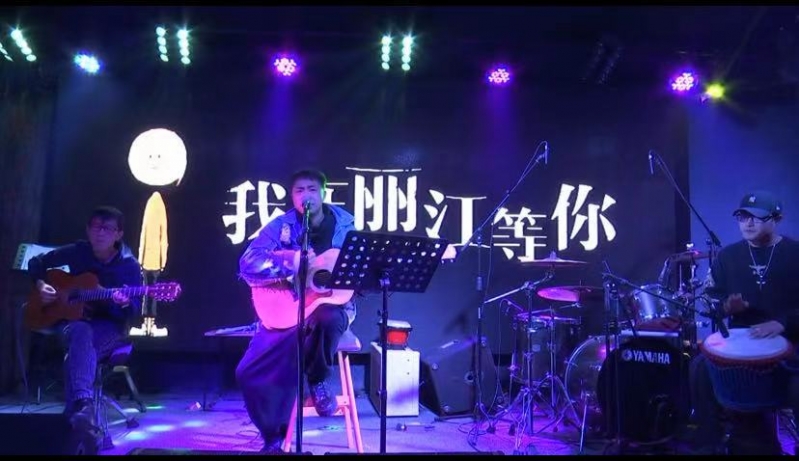 “今年春节不回家”  昨晚丽江古城经营者们欢聚一堂 共话新春 (3).jpg