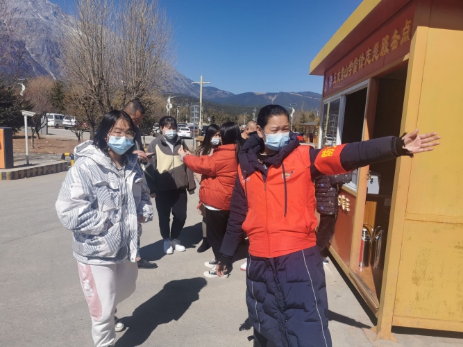 这个春节，丽江市文旅市场井然有序，离不开这群志愿者！ (1).jpg