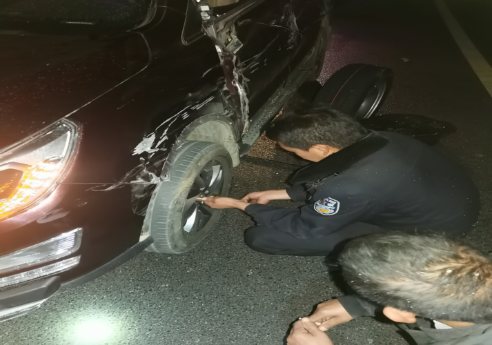 半夜三更撞了别人的车就跑 36小时后被缉拿归案1.jpg