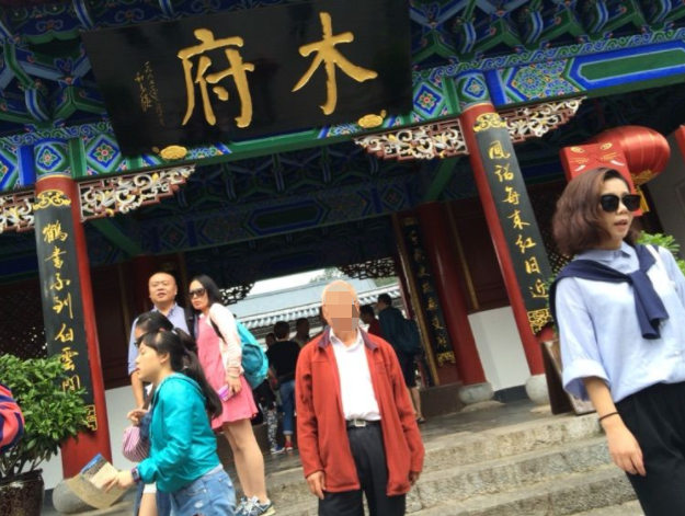 65岁老人参团丽江旅游突发疾病死亡 旅行社赔钱12万.png
