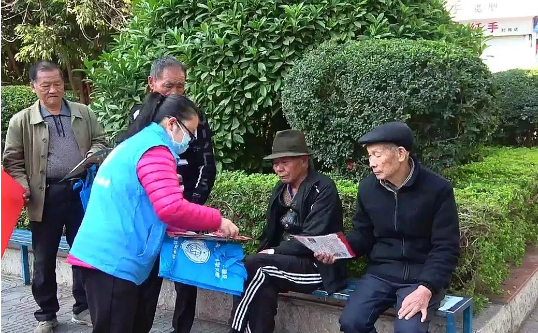 零距离享受科普大餐，华坪县开展“科教兴县”宣传月科技咨询活动 (2).png