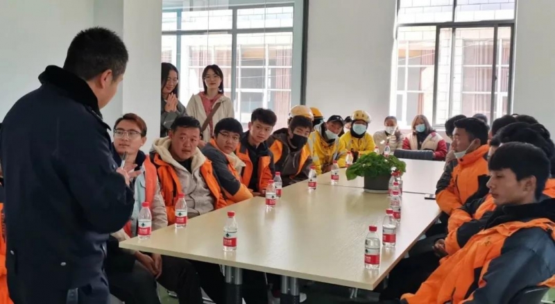 古城交警：最大限度改变外卖骑手“用生命送餐”模式 (2).jpg