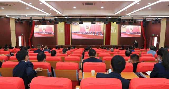 华坪县组织收听收看全国脱贫攻坚表彰大会 (3).jpg