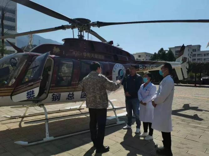 永胜攀枝花航空医疗救援首航试飞举行 30分钟完成患者转运3.jpg