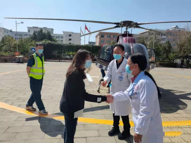 永胜攀枝花航空医疗救援首航试飞举行 30分钟完成患者转运9.jpg