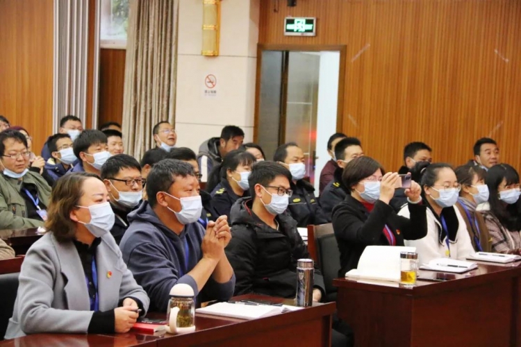 丽江古城保护管理局认真学习 “脱贫攻坚楷模”，扎实做好本职工作 (3).jpg
