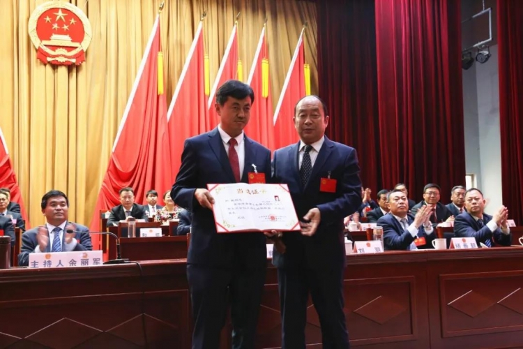 和秋珍当选玉龙县县长、和振当选华坪县县长 (1).jpg