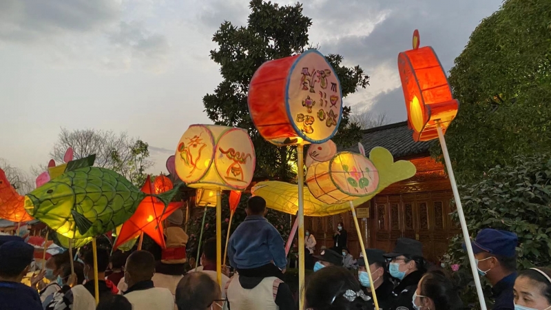提花灯闹元宵，昨晚 如此璀璨丽江古城你爱了吗？ (4).jpg