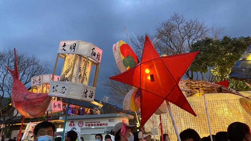 提花灯闹元宵，昨晚 如此璀璨丽江古城你爱了吗？ (8).jpg