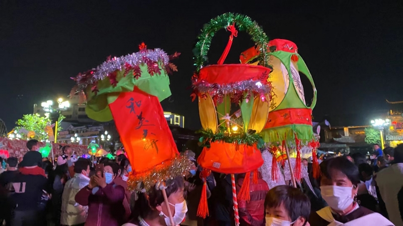 提花灯闹元宵，昨晚 如此璀璨丽江古城你爱了吗？ (9).jpg