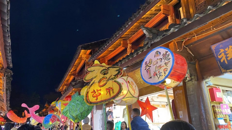 提花灯闹元宵，昨晚 如此璀璨丽江古城你爱了吗？ (10).jpg