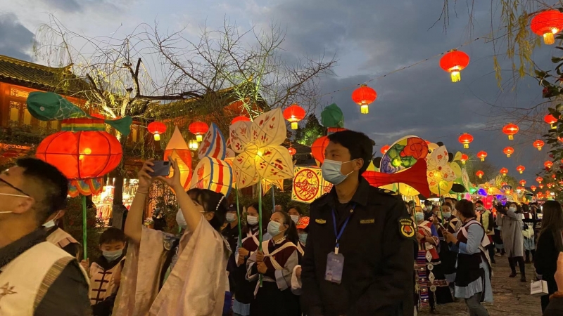 提花灯闹元宵，昨晚 如此璀璨丽江古城你爱了吗？ (15).jpg