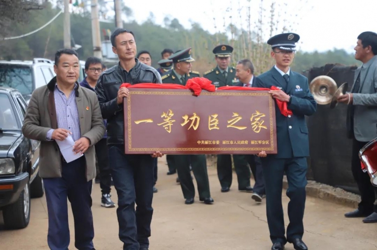 丽江“花木兰”荣获一等功，她背后有着怎样的故事 (2).jpg