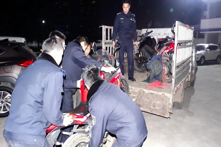 华坪中心派出所成功破获系列盗窃案.jpg