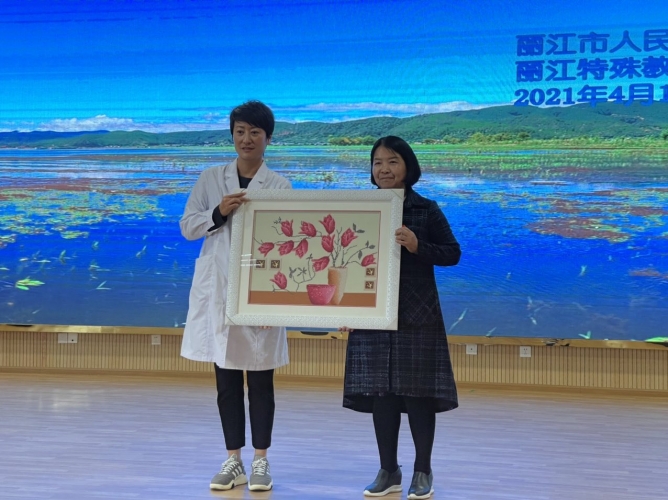 丽江市人民医院的特殊关爱 温暖着特殊教育学校学生 (1).JPG