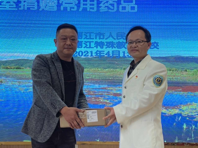 丽江市人民医院的特殊关爱 温暖着特殊教育学校学生 (5).jpg