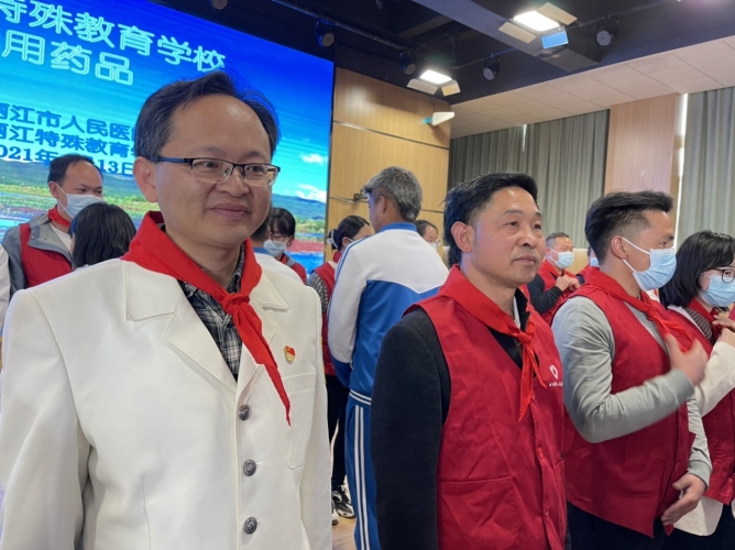 丽江市人民医院的特殊关爱 温暖着特殊教育学校学生 (10).jpg