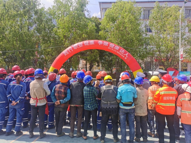 关注职工健康丨丽江市卫健委、市人社局等多部门联合开展职业病防治法宣传活动 (2).jpg