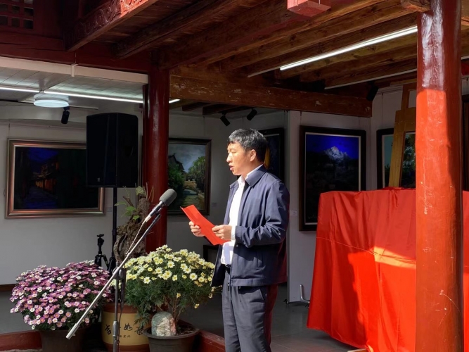 丽江古城又新增一处文化院落！院内油画记录古城街头巷尾 (1).jpg