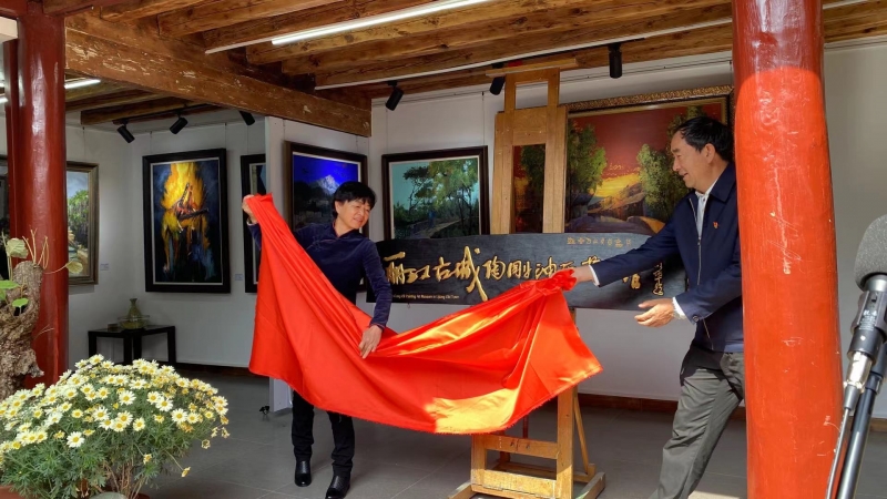 丽江古城又新增一处文化院落！院内油画记录古城街头巷尾 (9).jpg