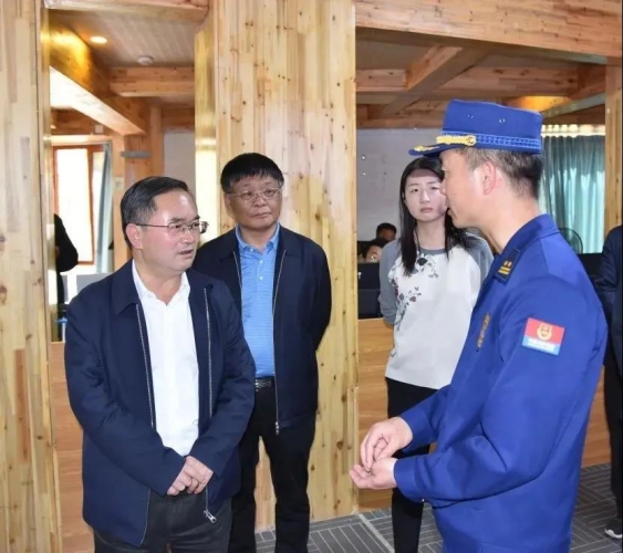 崔茂虎调研五一假日有关工作： 让丽江旅游更有内涵更富魅力 (3).jpg