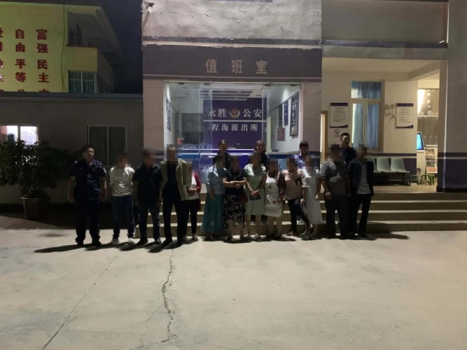 永胜警方一天内抓获25名赌博违法犯罪人员  (2).jpg
