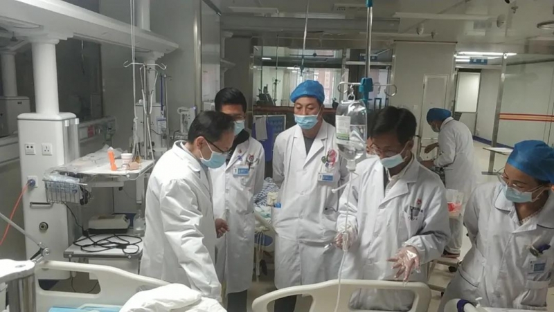 丽江市人民医院“杨松生、陈耀武团队专家工作站”落地宁蒗县人民医院 (2).jpg