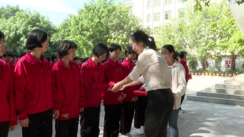 华坪女高54名学生获得“好女子奖学金” (1).jpg