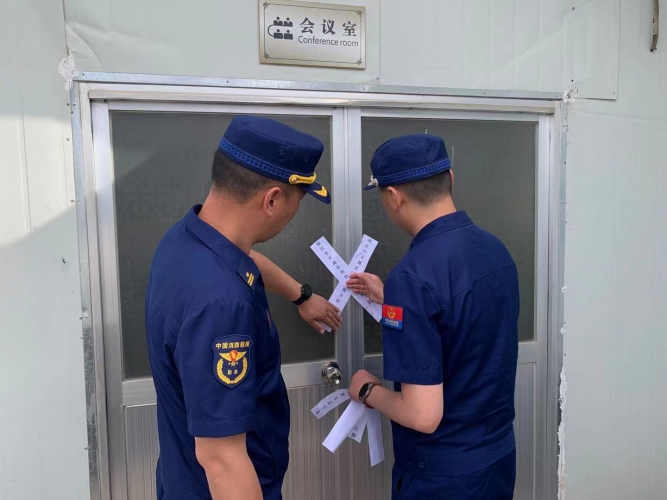 消防不合格就动真格  束河酒吧街8家商户被“三停” (2).jpg